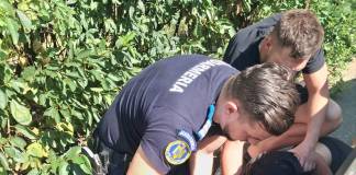 Tânăr din Beclean găsit inconștient, pe strada Dragoș Vodă! Jandarmii l-au ajutat să-și revină