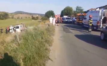 VIDEO – Autoutilitară răsturnată în șanț, la Sigmir! Trei persoane, transportate la spital
