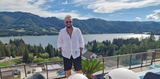 Sâmbătă și duminică, Turnul Dogarilor se transformă într-un spectaculos catwalk, pentru International Fashion Island! 30 de designeri își prezintă creațiile la Bistrița