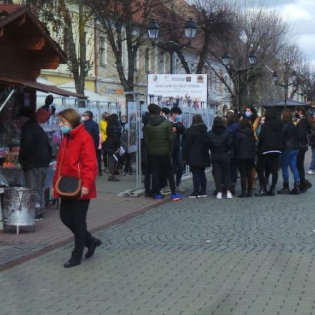 Rostul de dimineață: Prea multe măști… Prea puține chipuri. Multe alte surprize, în centrul Bistriței Rostul de dimineață: Prea multe măști… Prea puține chipuri. Multe alte surprize, în centrul Bistriței