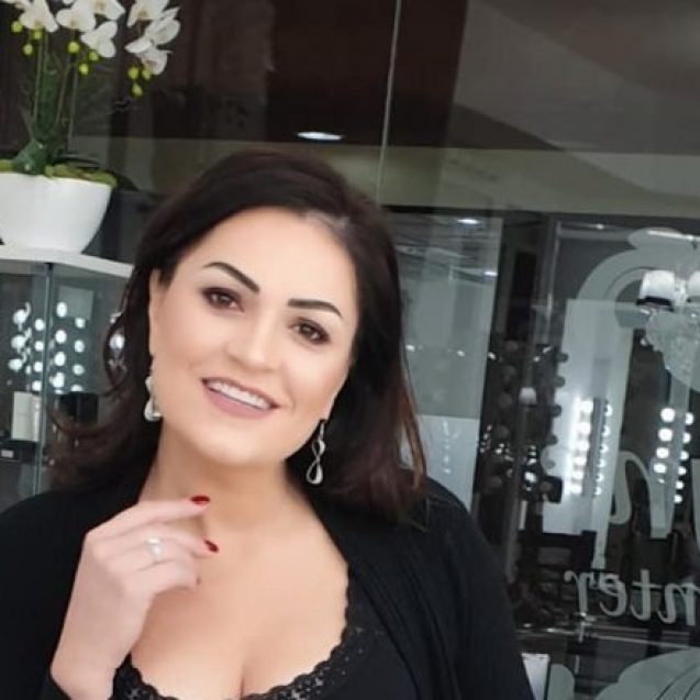 Ancuța Cârcu conduce un grup de cercetare pe Valea Someșului Ancuța Cârcu conduce un grup de cercetare pe Valea Someșului