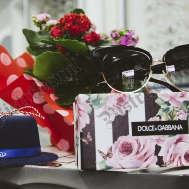 IANA OPTIC: Află cine a câștigat ochelarii Ray Ban! În martie, ochelari Dolce & Gabbana – premiul pe care îl pot câștiga clientele Iana Optic IANA OPTIC: Află cine a câștigat ochelarii Ray Ban! În martie, ochelari Dolce & Gabbana – premiul pe care îl pot câștiga clientele Iana Optic